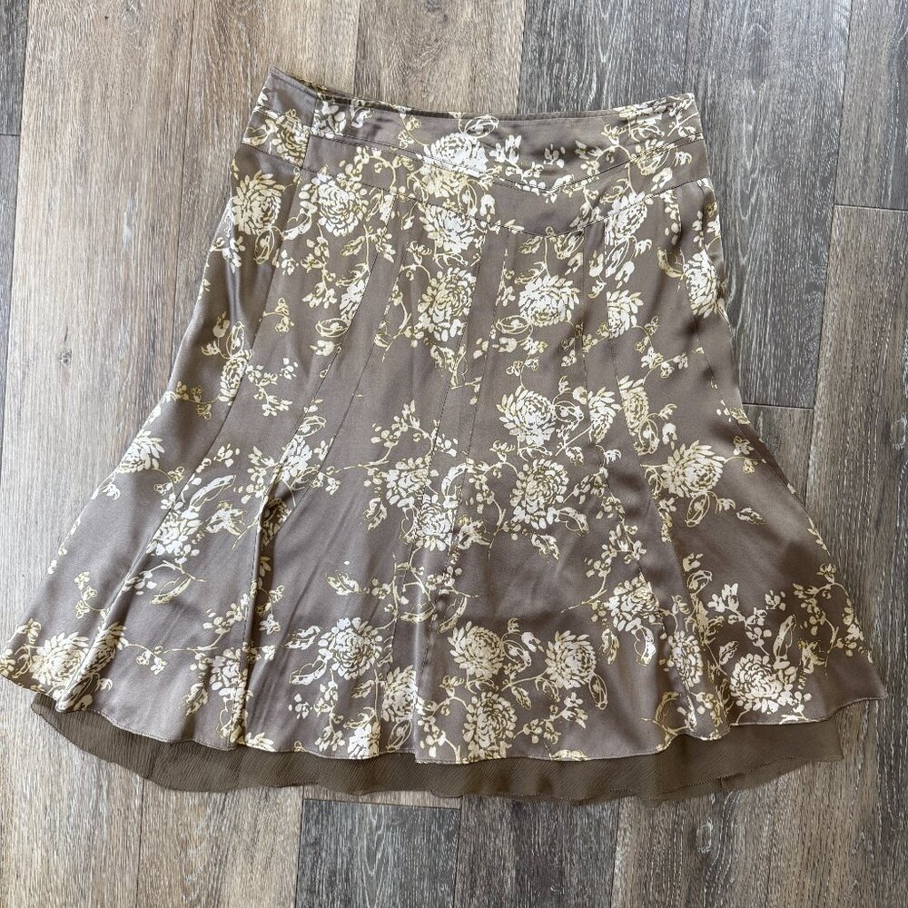 Banana Republic 100% Silk Knee-Length, Lined Skirt, Size 6. Taupe and Cream